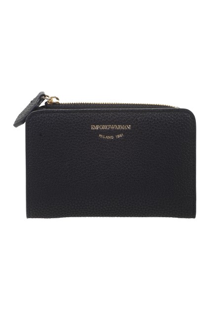 Shop EMPORIO ARMANI  Portafoglio: Emporio Armani portafoglio con portamonete.
Dimensioni: 13 x 9 x 1,5 cm.
Rifinitura stampa cervo.
Tinta unita.
Logo serigrafato.
Portamonete con zip.
Tasche interne.
Composizione: 100% Poliestere.
Fabbricato in Cina.. Y3H327 YVZ7B-80001